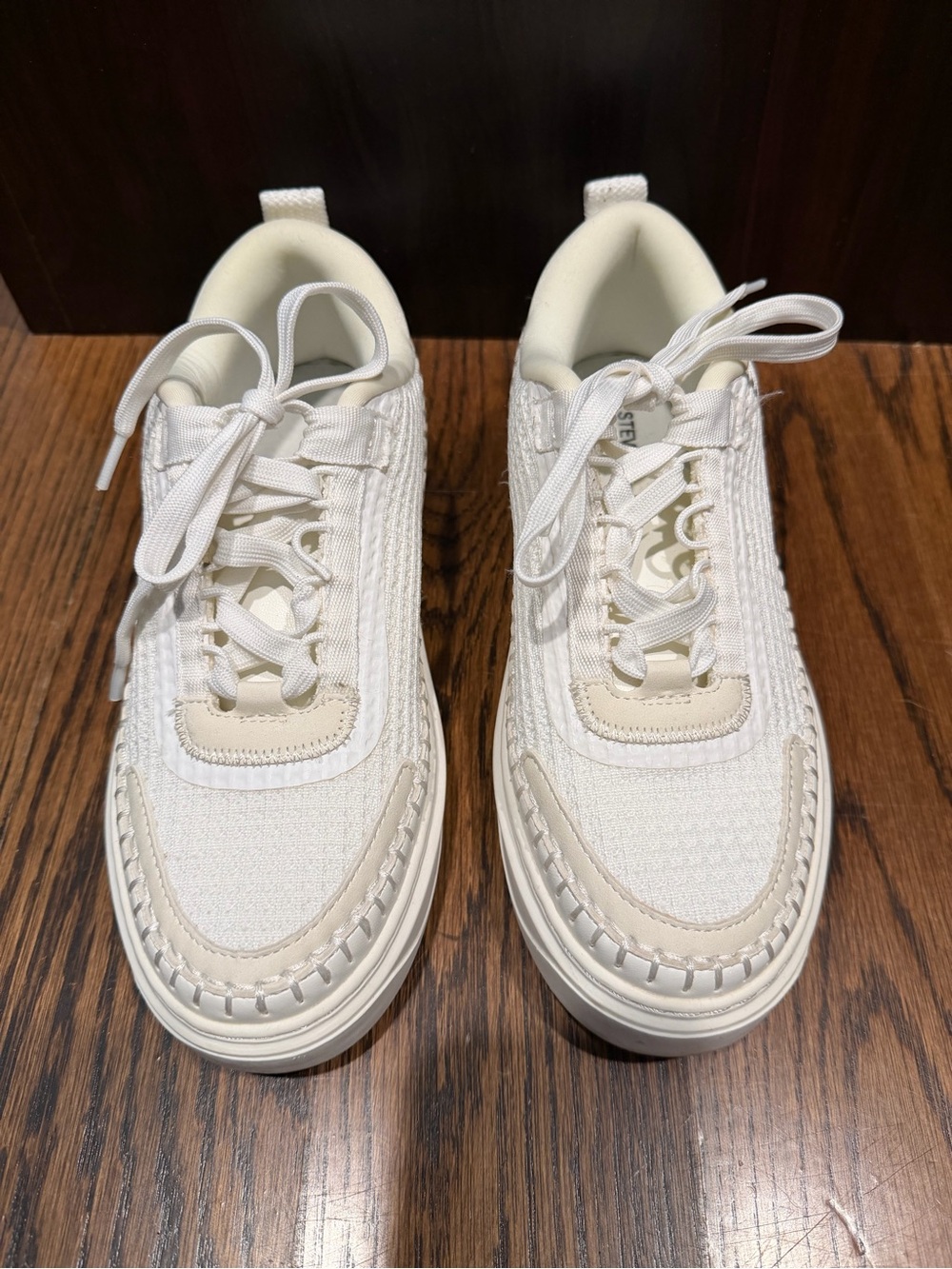 Steve Madden Girl's Sneakers in Cream. Size 3